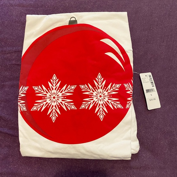 NWT printed scoop neck maternity T-shirt Christmas - Picture 1 of 1